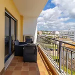 Daire James's Quinta Palmeiras, Spacious 2 Bedroom In Luxury Complex, Walking Distance To Town And