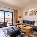 James's Quinta Palmeiras, Spacious 2 Bedroom In Luxury Complex, Walking Distance To Town And Lagos
