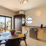 Daire James's Quinta Palmeiras, Spacious 2 Bedroom In Luxury Complex, Walking Distance To Town And *