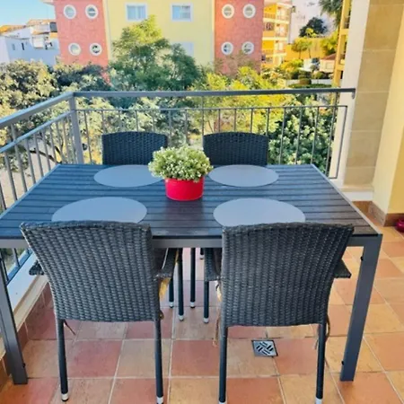 James's Quinta Palmeiras: Spacious Luxury Near Town And *