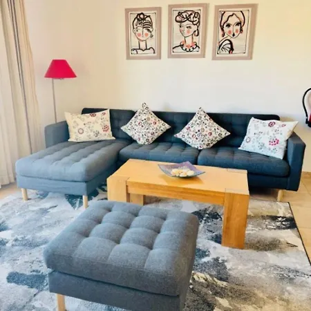 James's Quinta Palmeiras: Spacious Luxury Near Town And * Lagos