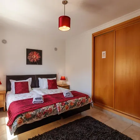 James's Quinta Palmeiras, Spacious 2 Bedroom In Luxury Complex, Walking Distance To Town And Daire Lagos