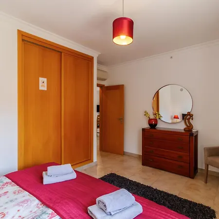 Appartamento James's Quinta Palmeiras, Spacious 2 Bedroom In Luxury Complex, Walking Distance To Town And Lagos