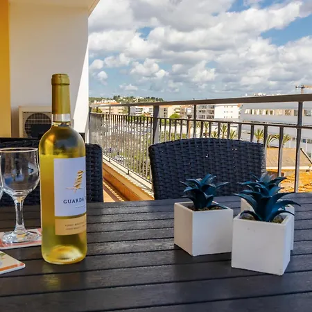 James's Quinta Palmeiras: Spacious Luxury Near Town And * Lagos