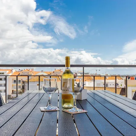 James's Quinta Palmeiras: Spacious Luxury Near Town And *
