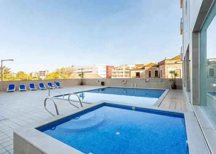 James's Quinta Palmeiras, Spacious 2 Bedroom In Luxury Complex, Walking Distance To Town And Lagos