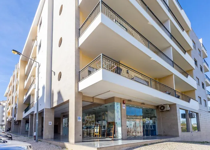 Appartement James's Quinta Palmeiras, Spacious 2 Bedroom In Luxury Complex, Walking Distance To Town And