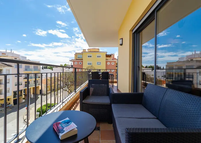 James's Quinta Palmeiras: Spacious Luxury Near Town And * Lagos