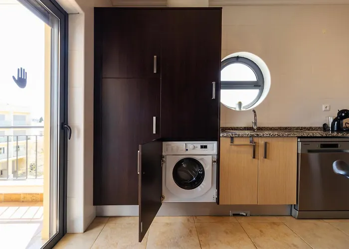 James's Quinta Palmeiras, Spacious 2 Bedroom In Luxury Complex, Walking Distance To Town And Appartement