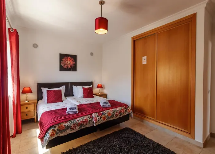 James's Quinta Palmeiras, Spacious 2 Bedroom In Luxury Complex, Walking Distance To Town And Appartement Lagos