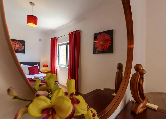 Apartment James's Quinta Palmeiras: Spacious Luxury Near Town And Lagos