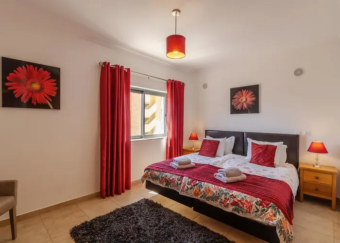 James's Quinta Palmeiras: Spacious Luxury Near Town And Apartment