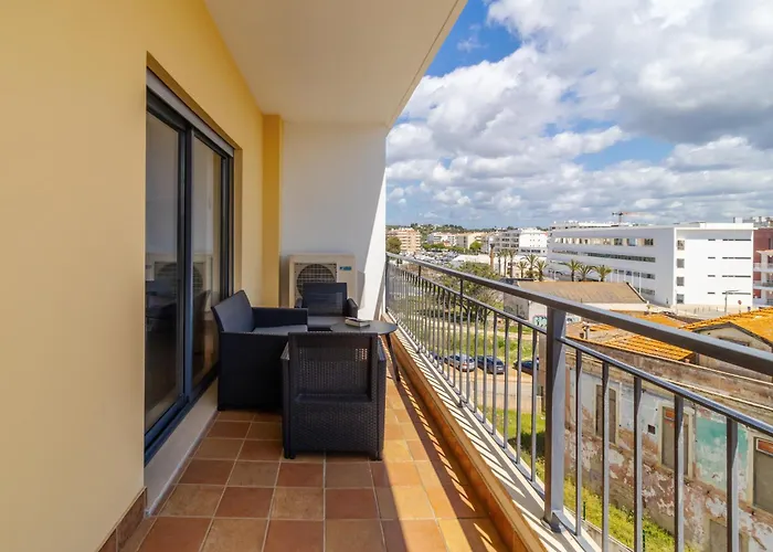 Appartement James's Quinta Palmeiras, Spacious 2 Bedroom In Luxury Complex, Walking Distance To Town And