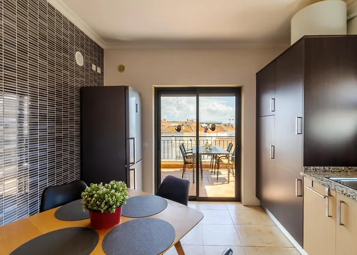 Appartement James's Quinta Palmeiras, Spacious 2 Bedroom In Luxury Complex, Walking Distance To Town And *
