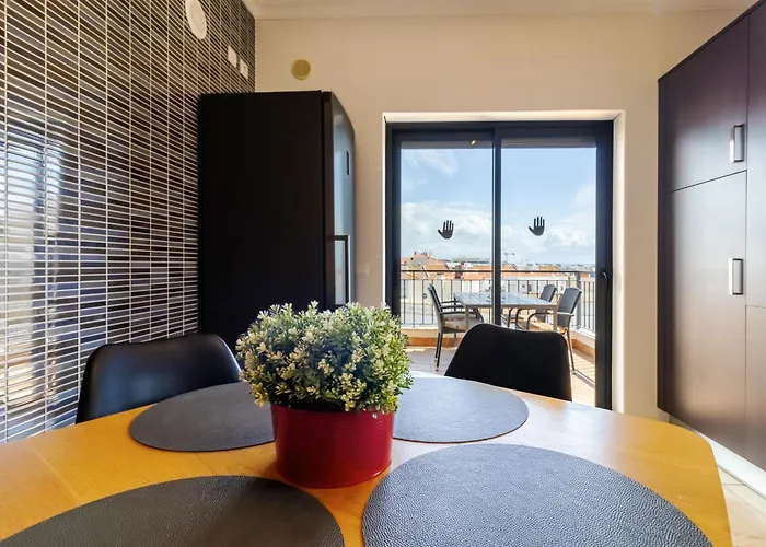 James's Quinta Palmeiras, Spacious 2 Bedroom In Luxury Complex, Walking Distance To Town And Lagos