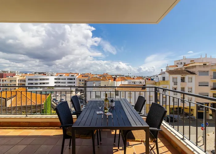 James's Quinta Palmeiras: Spacious Luxury Near Town And * Lagos