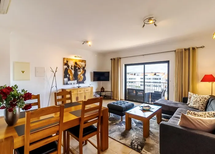 James's Quinta Palmeiras: Spacious Luxury Near Town And Apartment
