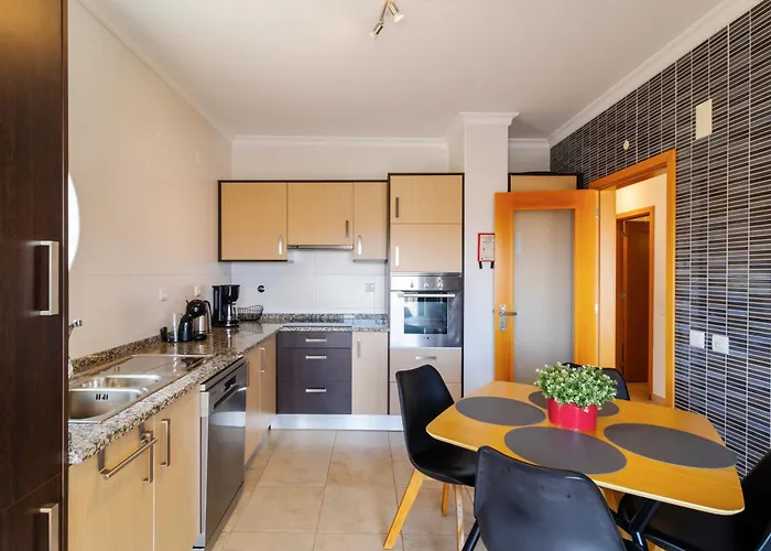 James's Quinta Palmeiras, Spacious 2 Bedroom In Luxury Complex, Walking Distance To Town And Appartement Lagos