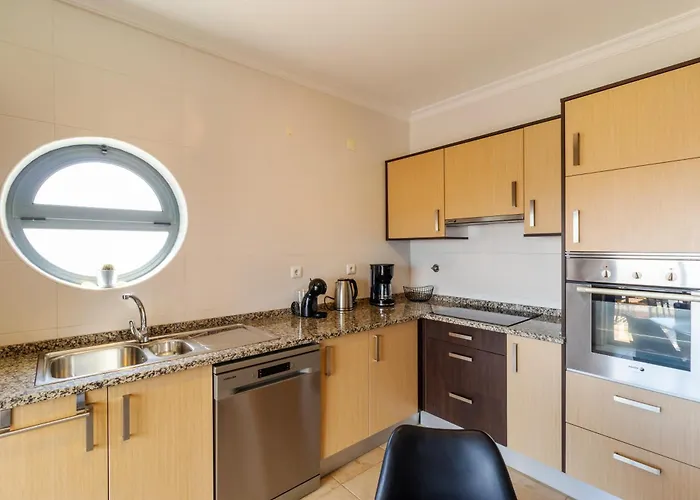 James's Quinta Palmeiras, Spacious 2 Bedroom In Luxury Complex, Walking Distance To Town And *