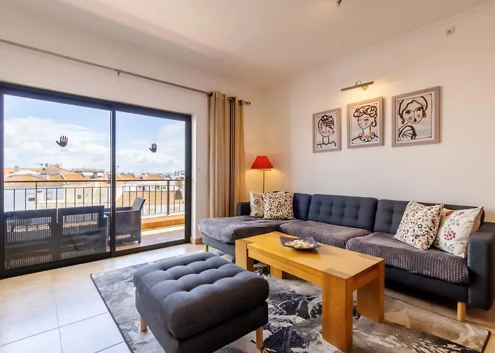 James's Quinta Palmeiras, Spacious 2 Bedroom In Luxury Complex, Walking Distance To Town And Lagos
