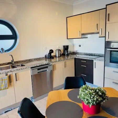 Appartement James's Quinta Palmeiras, Spacious 2 Bedroom In Luxury Complex, Walking Distance To Town And Lagos