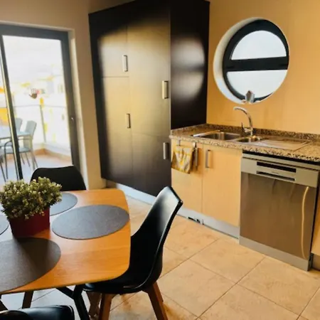 James's Quinta Palmeiras, Spacious 2 Bedroom In Luxury Complex, Walking Distance To Town And * Lagos