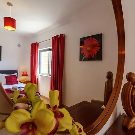 Lägenhet James's Quinta Palmeiras, Spacious 2 Bedroom In Luxury Complex, Walking Distance To Town And Lagos