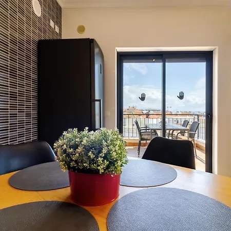 James's Quinta Palmeiras, Spacious 2 Bedroom In Luxury Complex, Walking Distance To Town And Lagos
