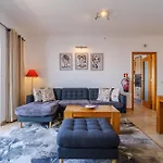 Appartamento James's Quinta Palmeiras, Spacious 2 Bedroom In Luxury Complex, Walking Distance To Town And Lagos